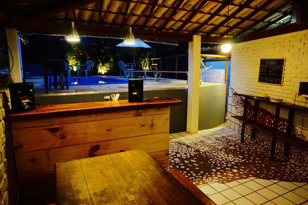 Novos Baianos Hostel E Pousada Порто Сегуро Екстериор снимка The bar at the beach resort