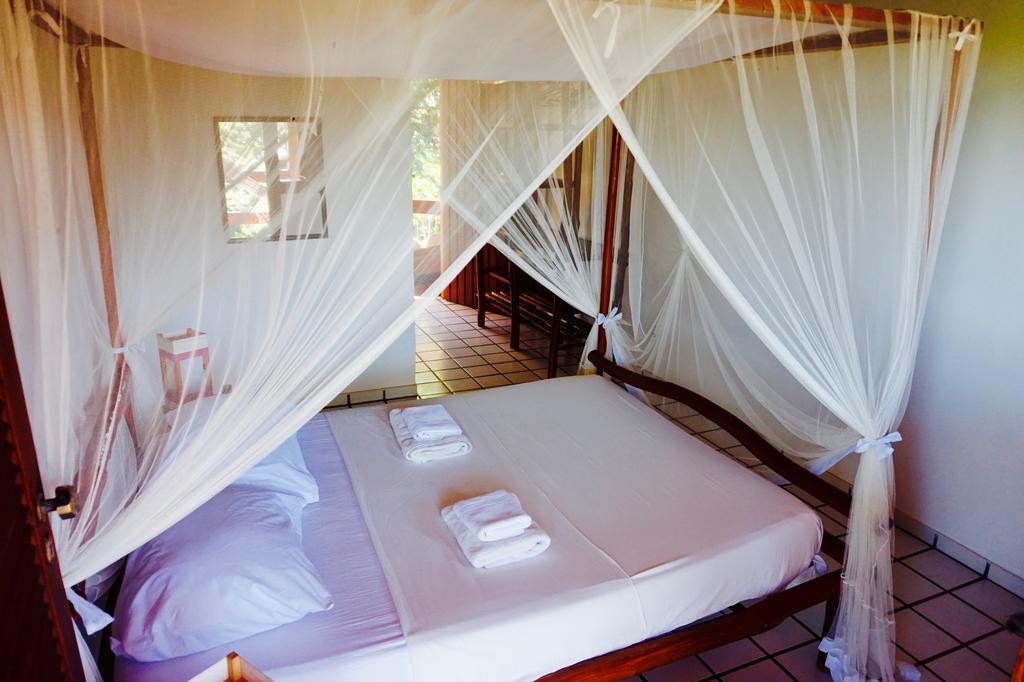 Novos Baianos Hostel E Pousada Порто Сегуро Екстериор снимка A mosquito net over a bed