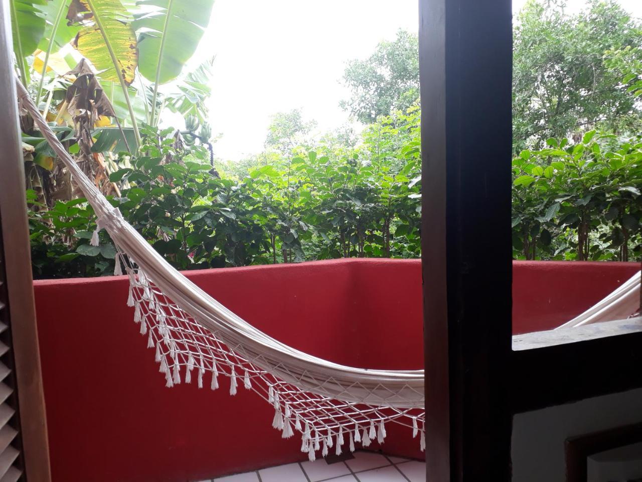 Novos Baianos Hostel E Pousada Порто Сегуро Екстериор снимка A hammock on a balcony